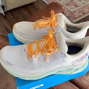 HOKA Clifton 8